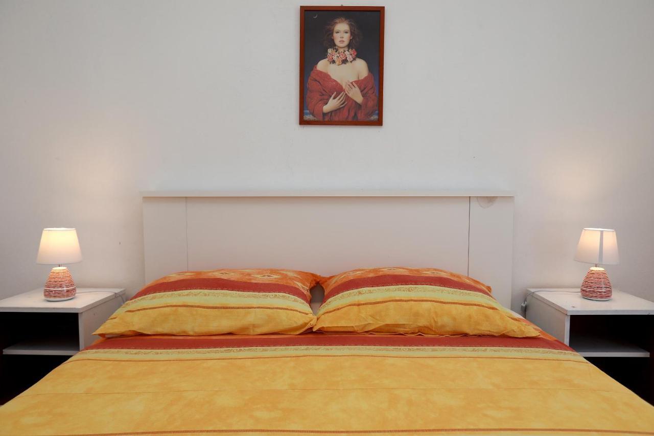 Apartman Karaga Traù Esterno foto