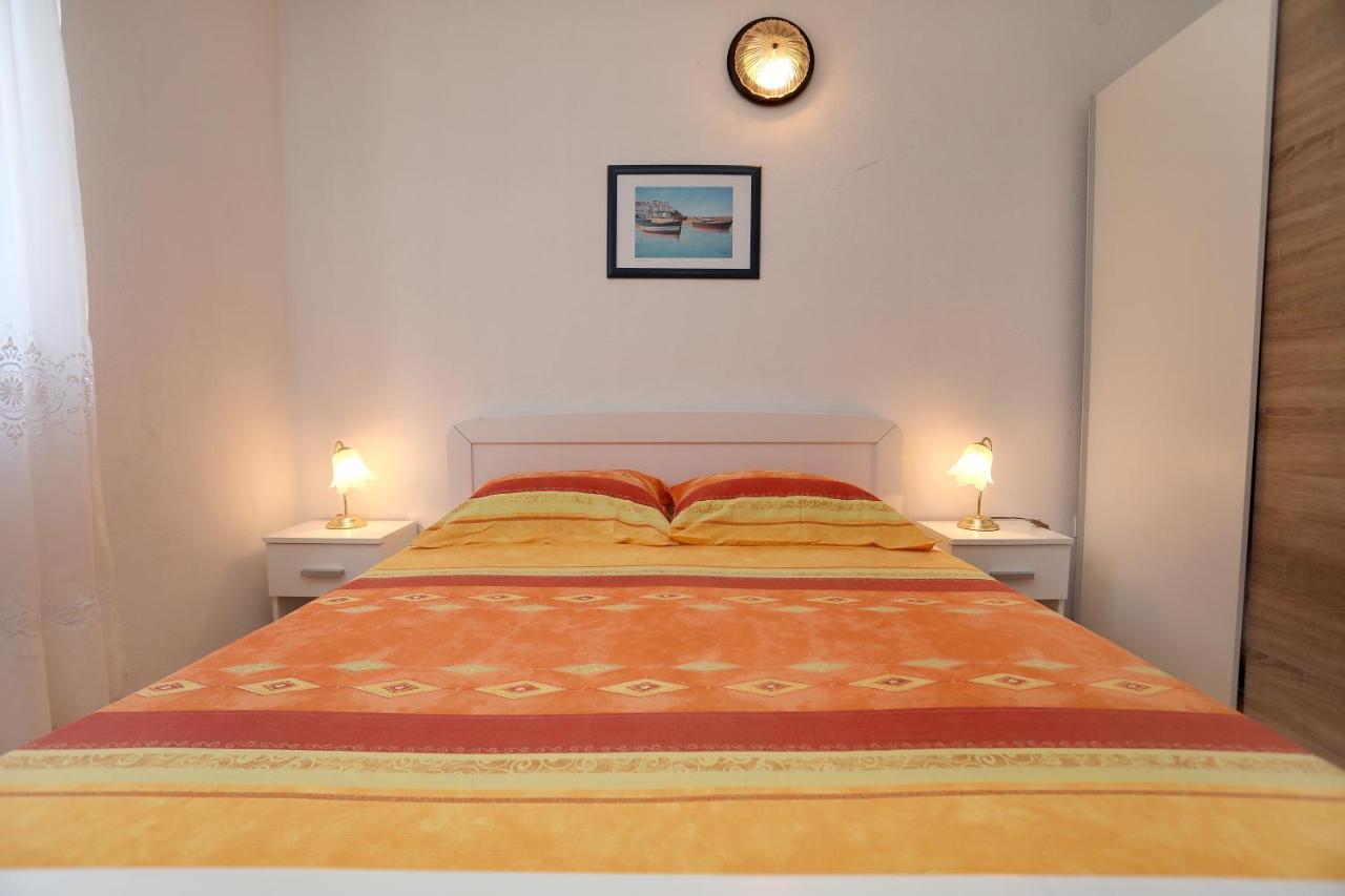Apartman Karaga Traù Esterno foto